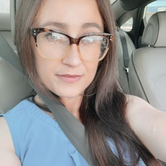 Meet your Posher, Leah - Picture 1 of 1